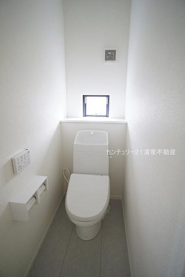 B号棟:白を基調とした、清潔感のある水廻りです。(2026年09月撮影)