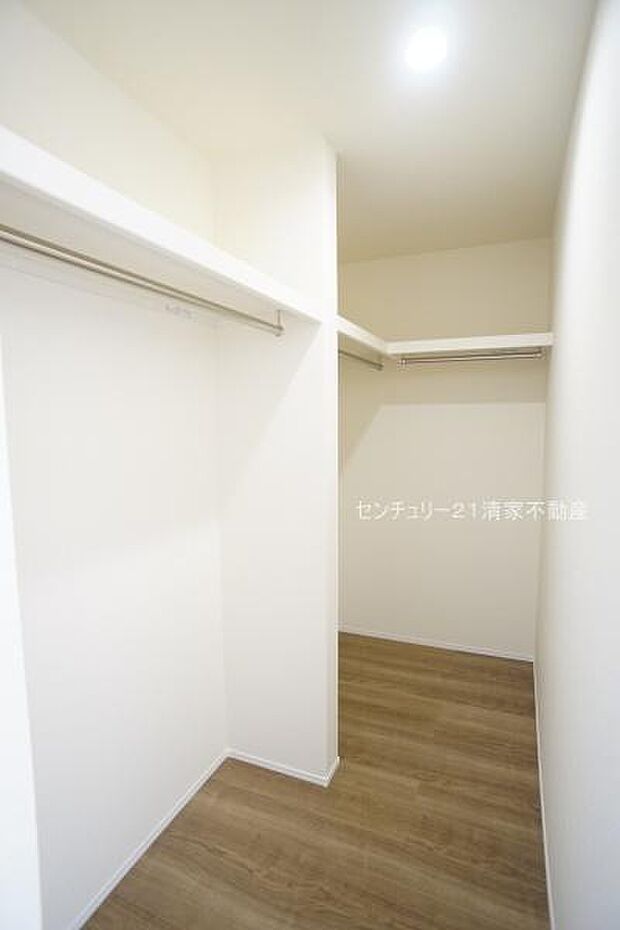 2号棟:すっきり片付くウォークインクローゼット(2026年10月撮影)