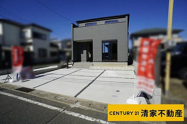 2号棟:駐車スペース3台可(車種による)(2026年10月撮影)