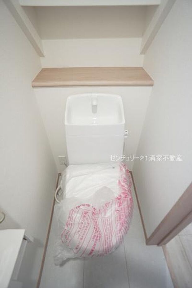 白を基調とした、清潔感のある水廻りです。(2026年09月撮影)