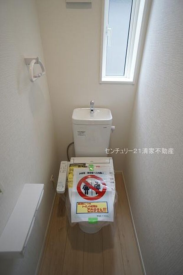2号棟:白を基調とした、清潔感のある水廻りです。(2026年09月撮影)