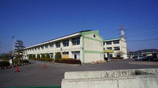 光ヶ丘小学校まで1200m、光ヶ丘小学校まで1200m(徒歩約15分)