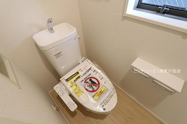2号棟:白を基調とした、清潔感のある水廻りです。(2026年09月撮影)