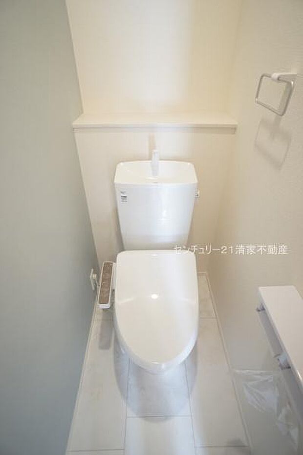 2号棟:白を基調とした、清潔感のある水廻りです。(2026年07月撮影)