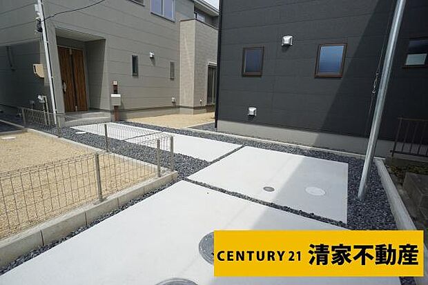 2号棟:駐車スペース2台分あり!(2026年07月撮影)