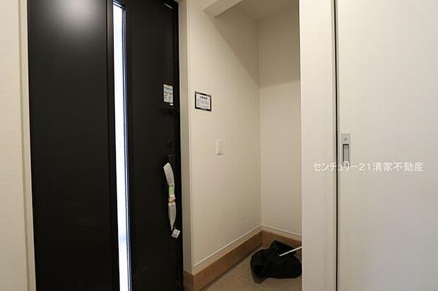 1号棟:ベビーカーもすっきり収まる土間収納付き(2026年08月撮影)