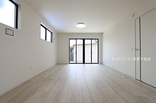 2号棟:ご家族みんながゆったり寛げるリビング(2026年08月撮影)
