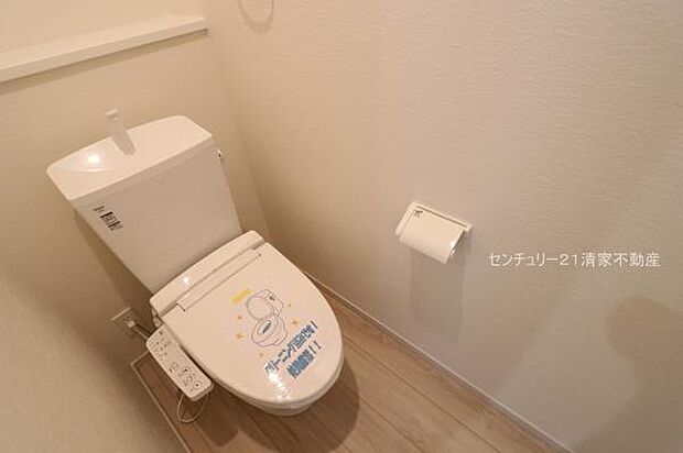 2号棟:白を基調とした、清潔感のある水廻りです。(2026年08月撮影)
