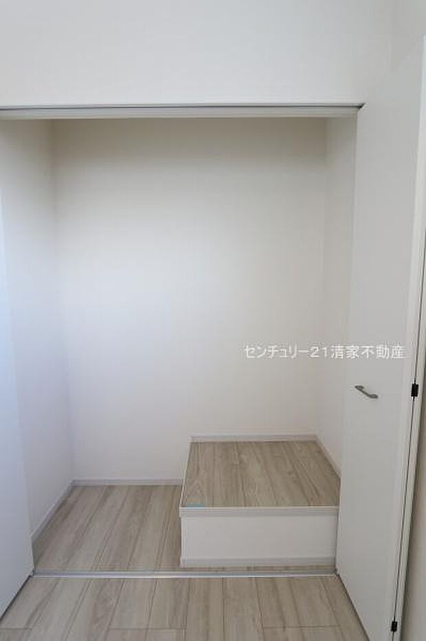 2号棟:たっぷり収納のクローゼット!(2026年08月撮影)