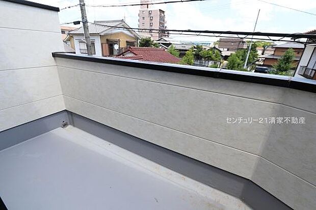 2号棟:広々バルコニーでお洗濯ラクラク(2026年08月撮影)
