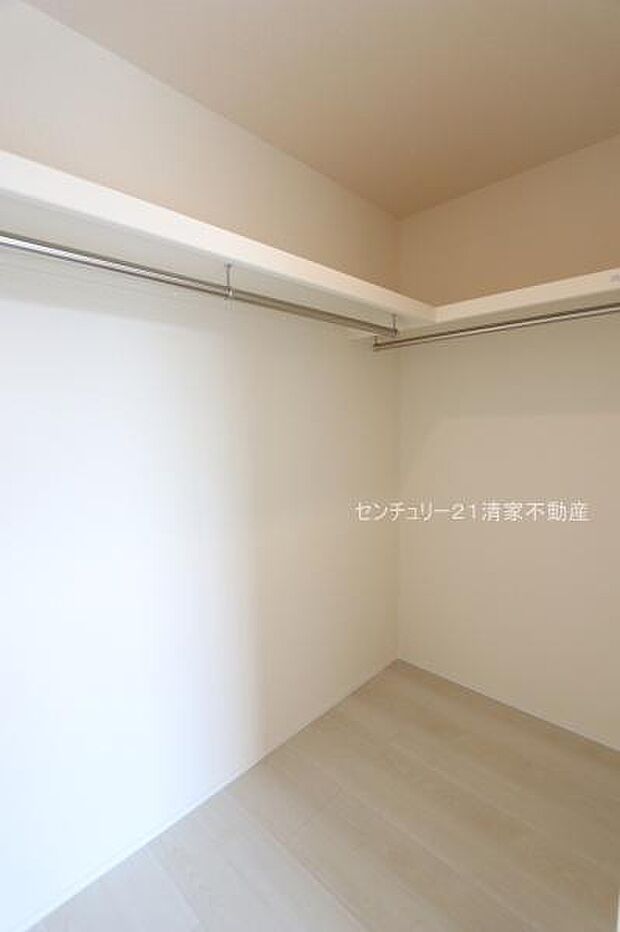 1号棟:衣類も小物もスッキリ収納(2026年09月撮影)