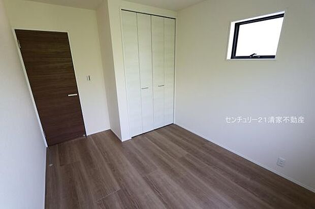 2号棟:たっぷり収納できるクローゼットあり!(2026年09月撮影)