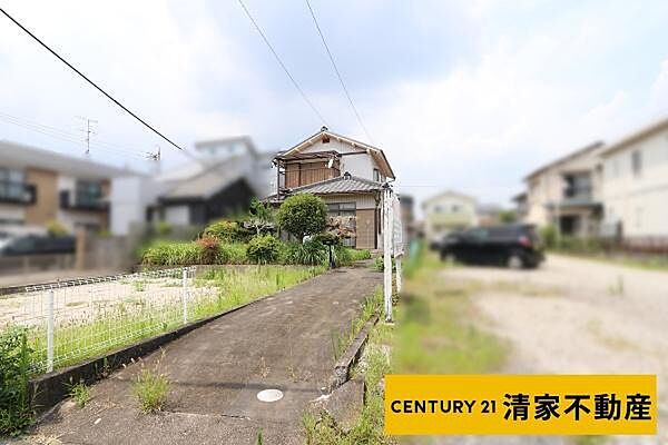 駐車スペース2台分あり!(2026年07月撮影)