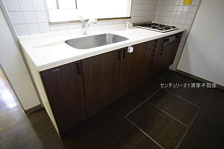 家族との会話が弾む対面式キッチン！(2026年07月撮影)