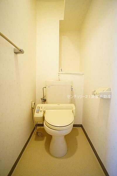 白を基調とした、清潔感のある水廻りです。(2026年07月撮影)