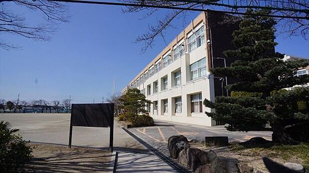 小牧原小学校まで900m、小牧原小学校まで900m(徒歩約12分)