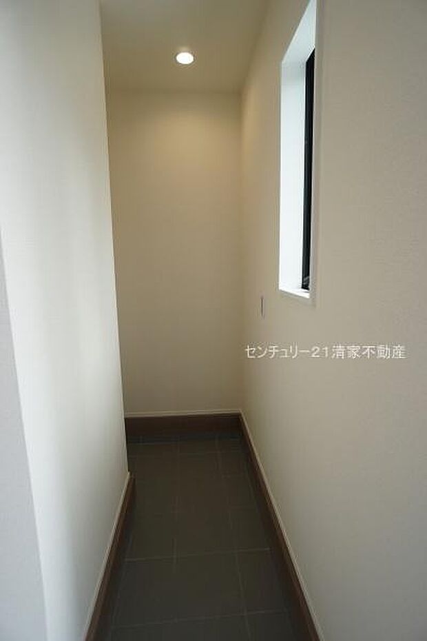 ベビーカーも収納できる土間収納！(2026年09月撮影)