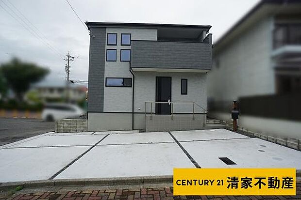 駐車スペース2台分あり!(2026年09月撮影)