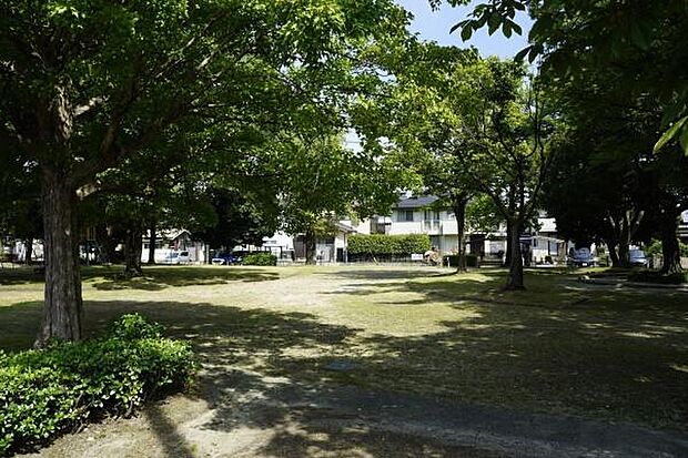穴橋公園まで636m、穴橋公園まで636m(徒歩約8分)