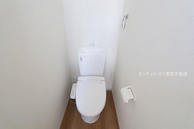 白を基調とした、清潔感のある水廻りです。(2026年09月撮影)