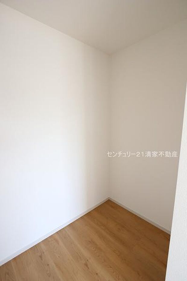 すっきり片付くウォークインクローゼット(2026年09月撮影)