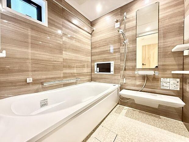 ジェトバス、魔法びん浴槽、ほっカラリ床、16型浴室ＴＶ、ミストサウナなどバスタイムを極上の時間にさせる設備も充実しています！