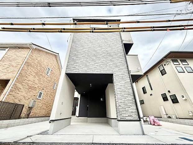 カースペース2台駐車可能で、お出かけや通勤時にも安心です!(車種によります)