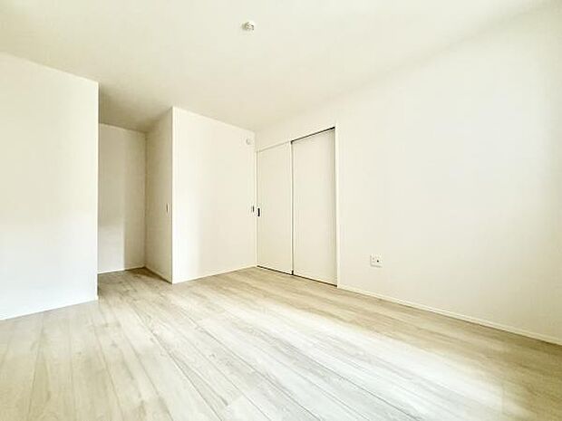 ゆっくり寛げる7.8帖!ウォークインクローゼットが設置されており、整理整頓もしやすくなります!