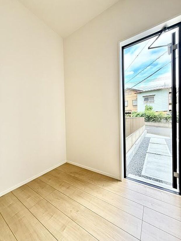 約8.2帖（WIC含む）が設置されており、整理整頓もしやすくなります！