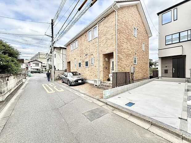 落ち着いた住宅街！すっきりとした西側4ｍ公道！車通りも少なく駐車しやすいです！