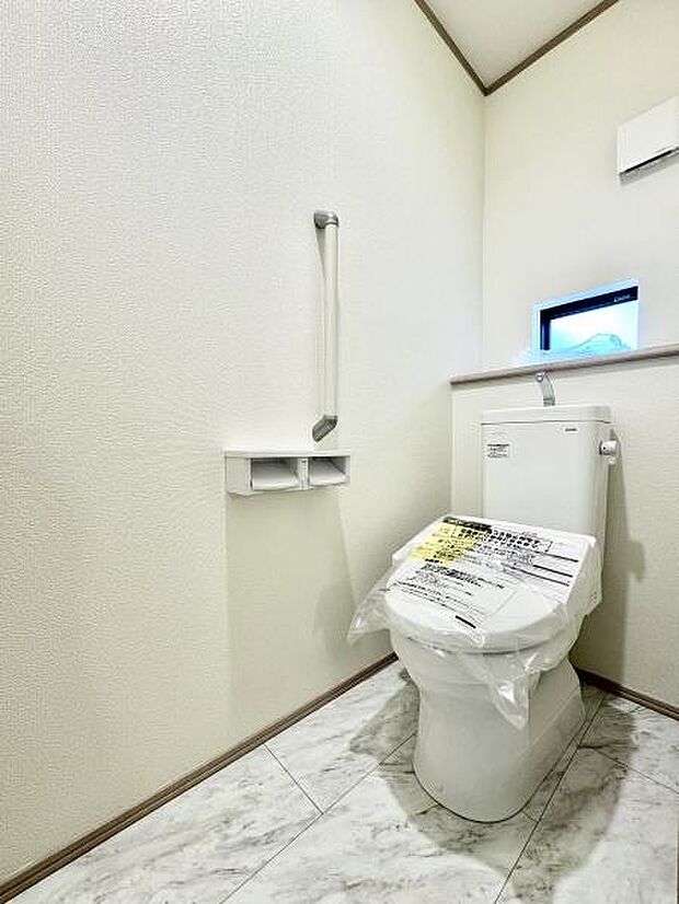 トイレは1・2階に設置され、シャワートイレが内蔵されているので使用後はスッキリ爽快!