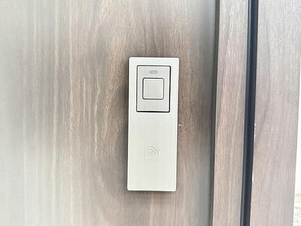 カギ穴を見せない高い防犯性と、便利な機能を両立させた玄関カードキー！毎日使う玄関ドアをもっと便利に！