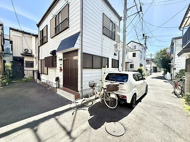 閑静な住宅街!スーパー・コンビニ・ドラッグストア・公園などが近くに揃う暮らしに便利な環境です!