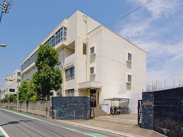 川口市立青木中央小学校まで500m