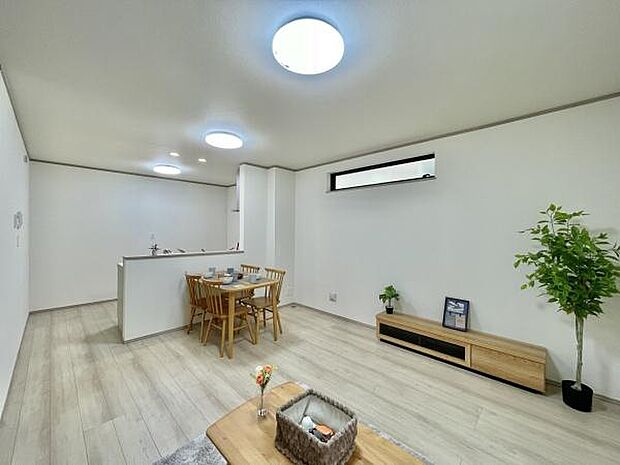 広々LDKは家族全員がゆったりとくつろげる空間です。リビングとダイニングを自由に使い分けられるため、様々なライフスタイルに対応します!