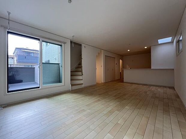 18.7帖の広々LDKは家族全員がゆったりとくつろげる空間です。リビングとダイニングを自由に使い分けられるため、様々なライフスタイルに対応します!