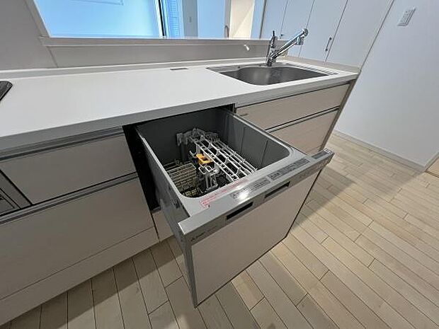 家事の時短に嬉しいビルトイン食洗機付き！忙しい毎日をサポートする頼れる設備です。