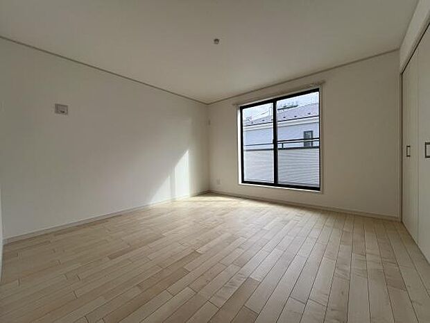 飽きのこないバランスの取れた配色はインテリアの配置もしやすく模様替えも楽しめそうですね！8帖の広さ！