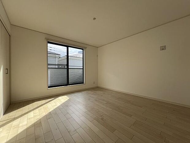 18.7帖のLDKは家族全員がゆったりとくつろげる空間です。リビングとダイニングを自由に使い分けられるため、様々なライフスタイルに対応します!