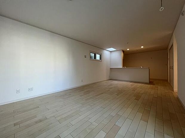 LDKはプライバシー性の高い2階に設置!家族のコミュニケーションのとりやすいリビングイン階段を採用!