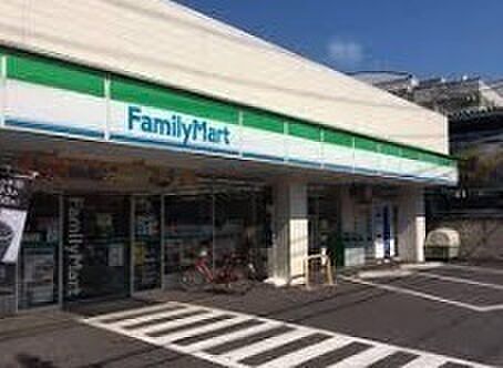 ファミリーマート川口中青木五丁目店まで850m