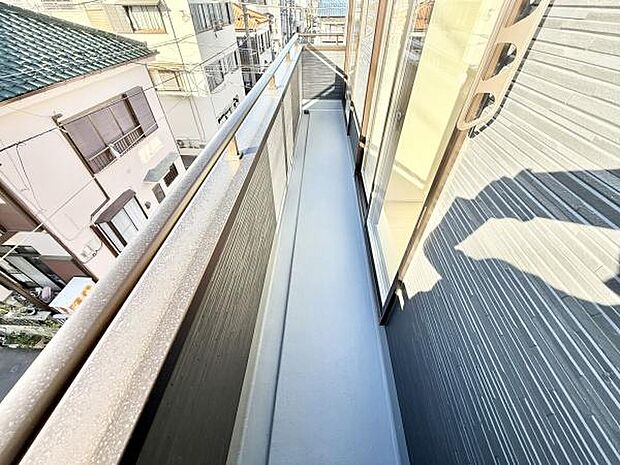 陽当たり良好なバルコニー。洗濯物もたっぷり干せて、毎日が快適です。