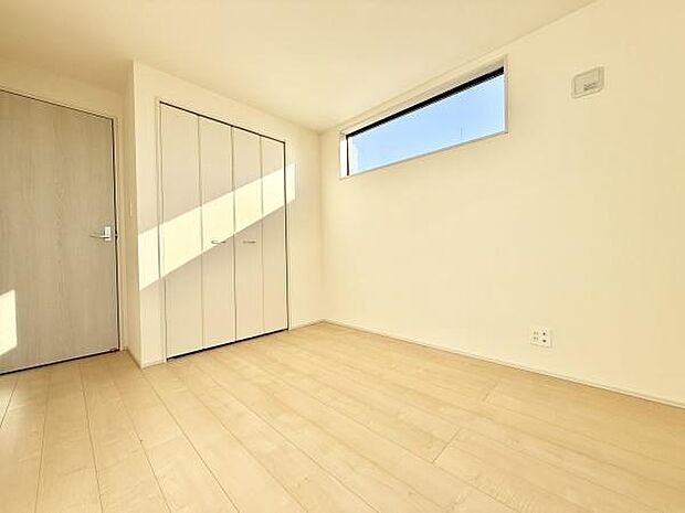 クローゼット付きで、衣類や荷物の整理整頓がしやすく、使い勝手の良い快適空間です。
