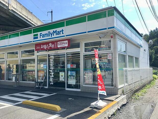 ファミリーマートさいたま中浦和店まで371m