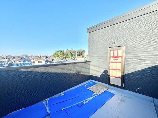 〜広々としたルーフバルコニーがご利用いただけます〜