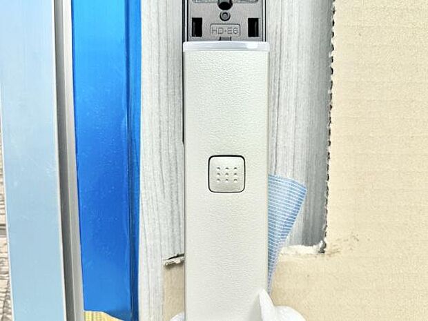 カギ穴を見せない高い防犯性と、便利な機能を両立させた玄関カードキー！毎日使う玄関ドアをもっと便利に！