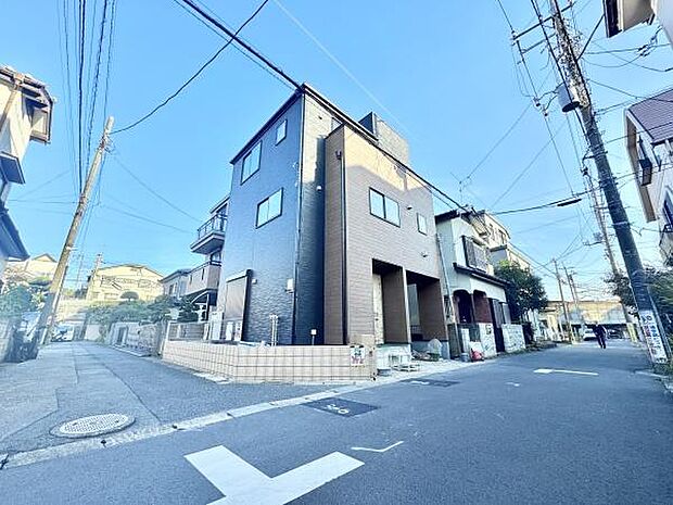 小中学校の間に位置した閑静な住宅街！お子様の通学も安心です！買物施設も近くにあり暮らしやすい環境です！