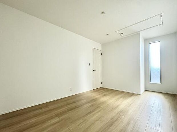 主寝室は7.28帖！クローゼットが設置されており、整理整頓もしやすくなります！