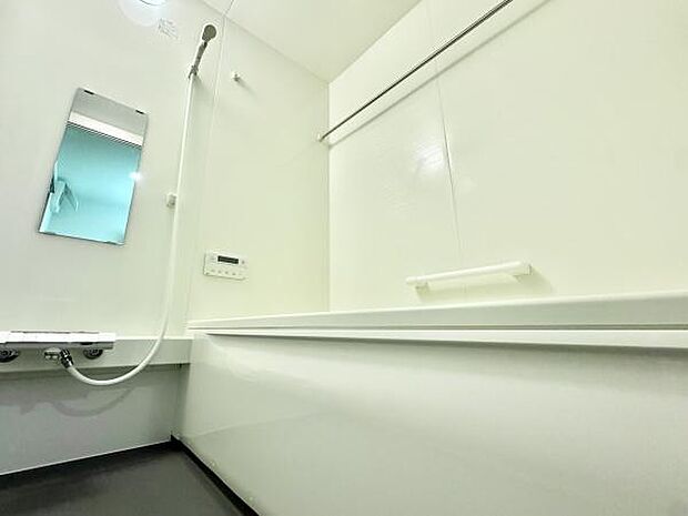 ゆったりとした広さのお風呂スペース!心と身体をリフレッシュさせる癒しの空間でもあるバスルーム！