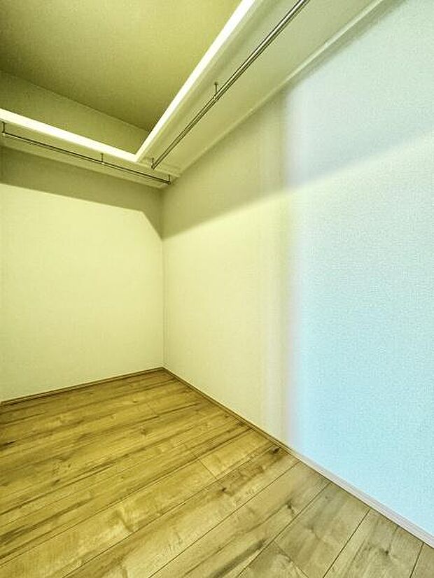 ウォークインクローゼットが設置されています！季節ものもたっぷり収納でき、お部屋がスッキリ片付きます！